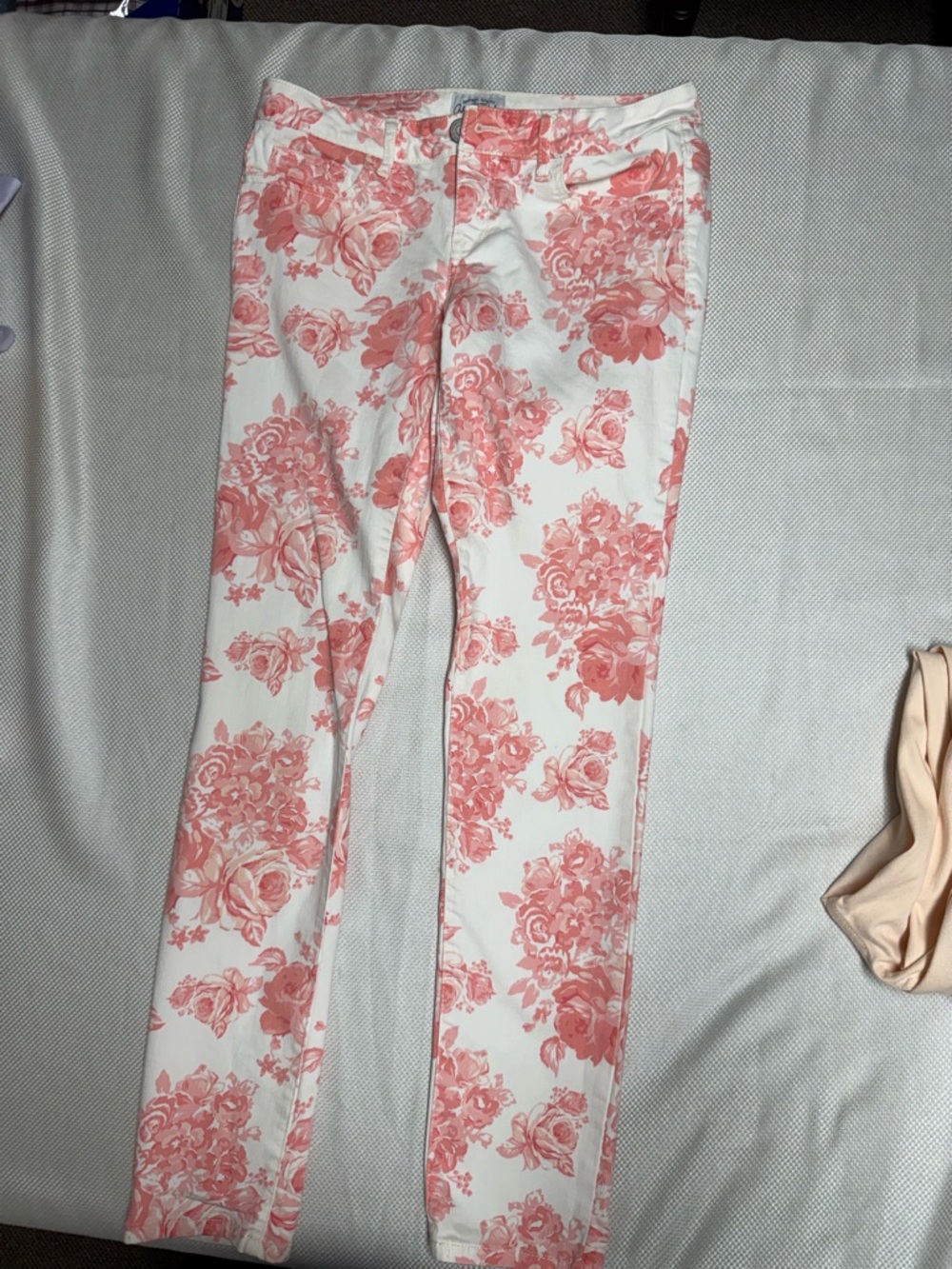 Aeropostale White Jeans with Coral Accents